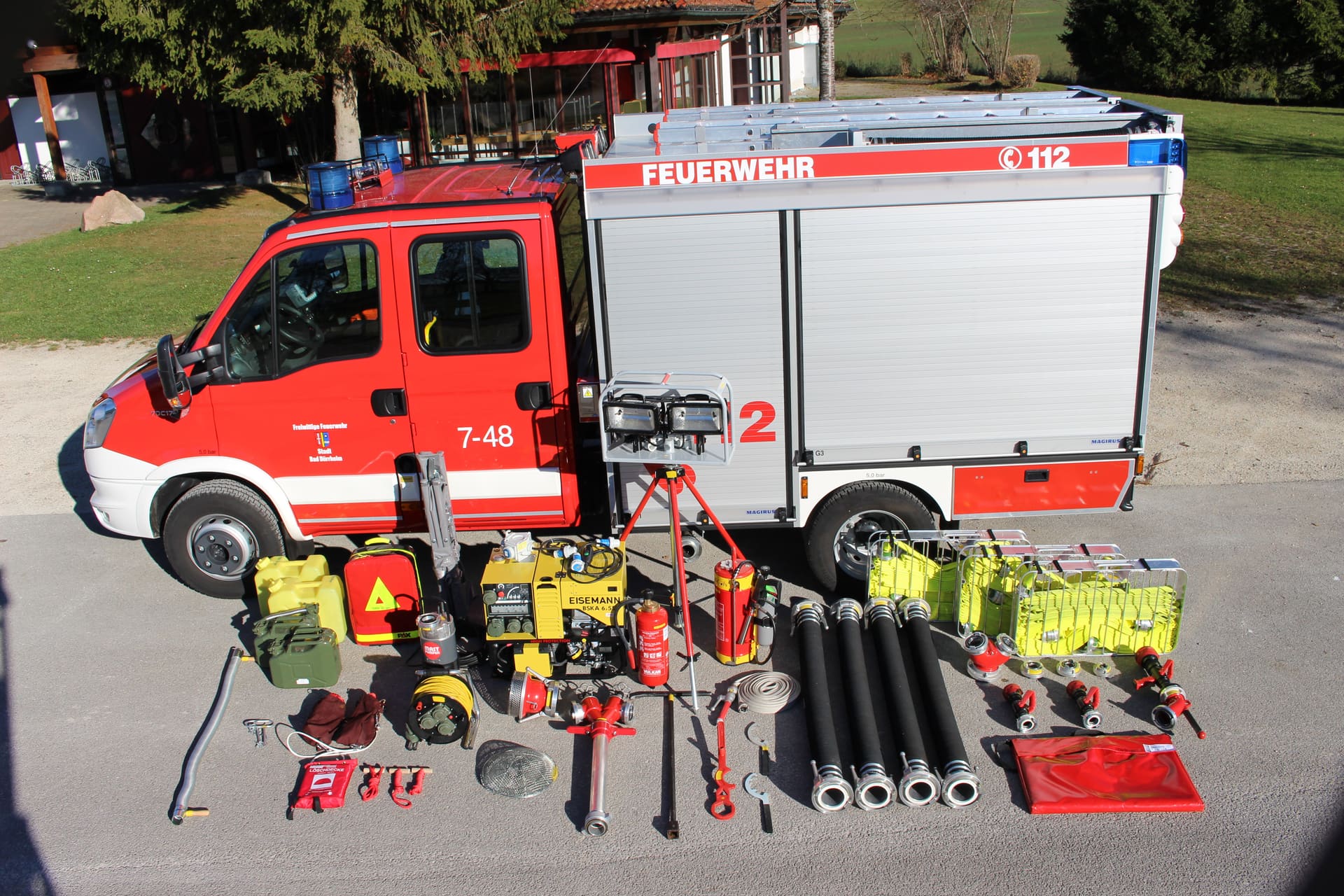 Das Fahrzeug der Abteilung Öfingen mit ausgelegter Ausrüstung